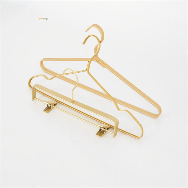 구리 옷걸이로 옷장에 우아함을 더해보세요