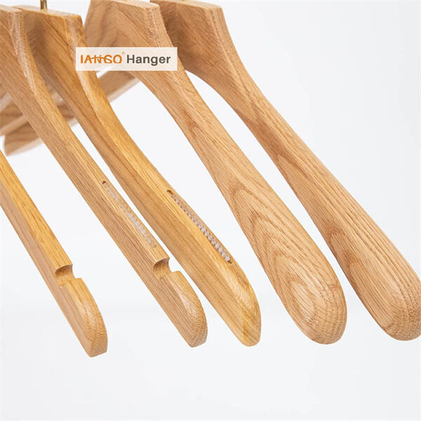 أواعٍ بلاستيكية قابلة للتخصيص لتعليق الملابس للأعمال التجارية بالتجزئة