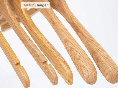 Perchas de madera con almohadillas en los hombros: evitan marcas de perchas en telas delicadas