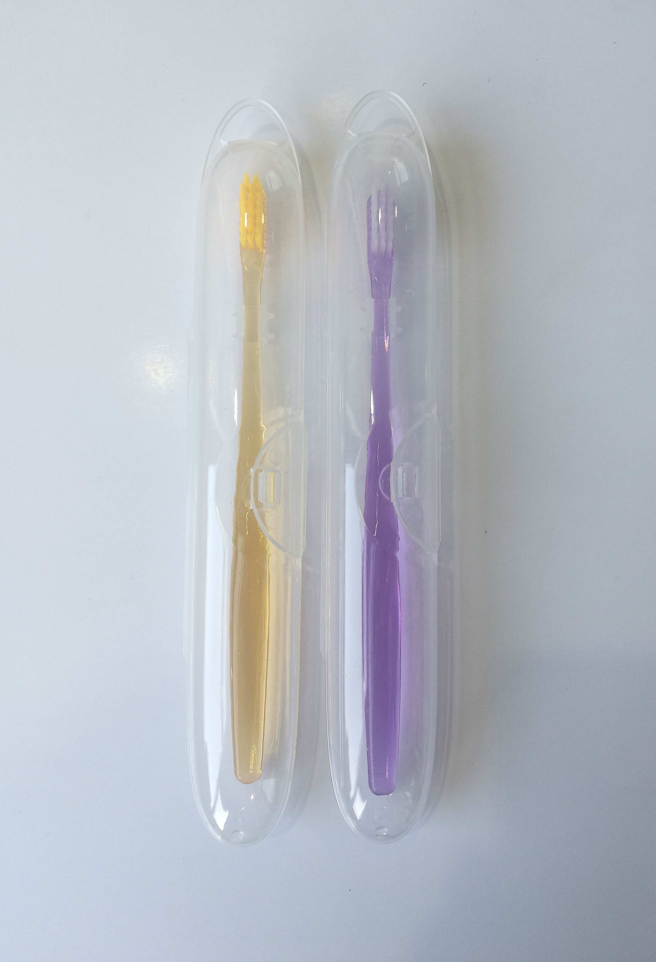 यंग्ज़हौ नई आगमन प्लास्टिक टूथपेस्ट डिस्पेंसर 2 कप चुंबकीय दीवार माउंट टूथब्रश धारक फैक्टरी