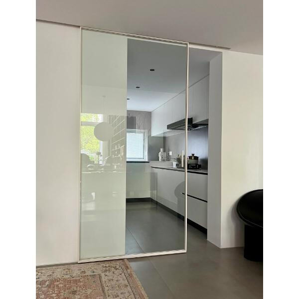 Vytvořte hladký a stylový vstup s našimi přizpůsobitelnými bezrámovými skleněnými posuvnými dveřmi