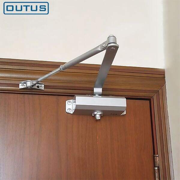 Reliable door closing mechanisms for commercial spaces