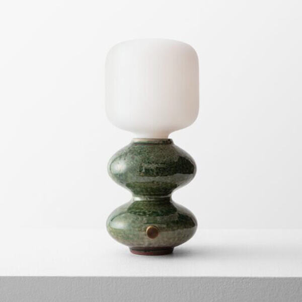 Effortlessly Enhance Your Bedroom Ambiance with These Table Lamps