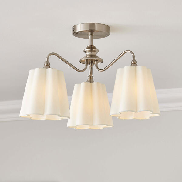 Modernisieren Sie Ihre Beleuchtung mit trendigen und funktionalen Deckenlampen fürs Wohnzimmer