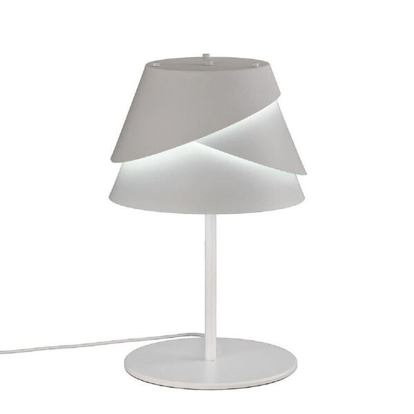 Veredeln Sie Ihre Schlafzimmerdekoration mit trendigen Nachttischlampen.