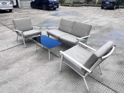 چگونه مебل بیرونی تراس مقاوم در برابر زنگ‌زدگی را برای مناطق بارانی انتخاب کنیم