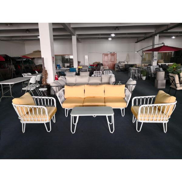 Gaudiu de sopars en l’exterior durant tot l’estiu amb un parasol d’exterior