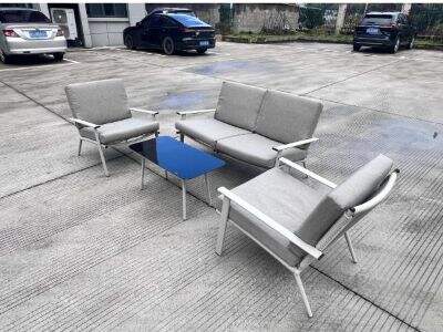 Hliníkové 4-dielne sedacie sady: Výhody pre vonkajšie priestory resortov a hotelov