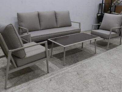 Outdoor Aluminum vs. Wood Furniture: Which Is Better for Year-Round Use?