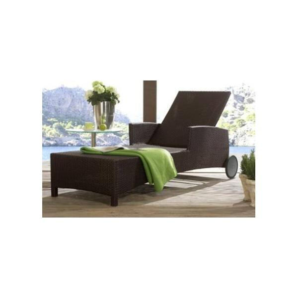 Hozzon létre egy pihenő teret egy funkcionális hátkerti sátrallászóval.