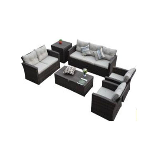 ابقَ باردًا محميًا من الشمس باستخدام مظلة وأساس خارجي