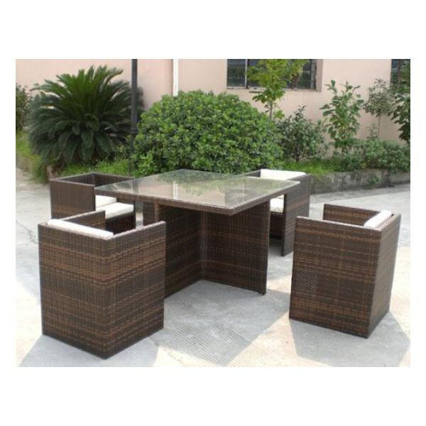 Meubles de jardin durables et résistants aux intempéries pour une jouissance toute l'année.