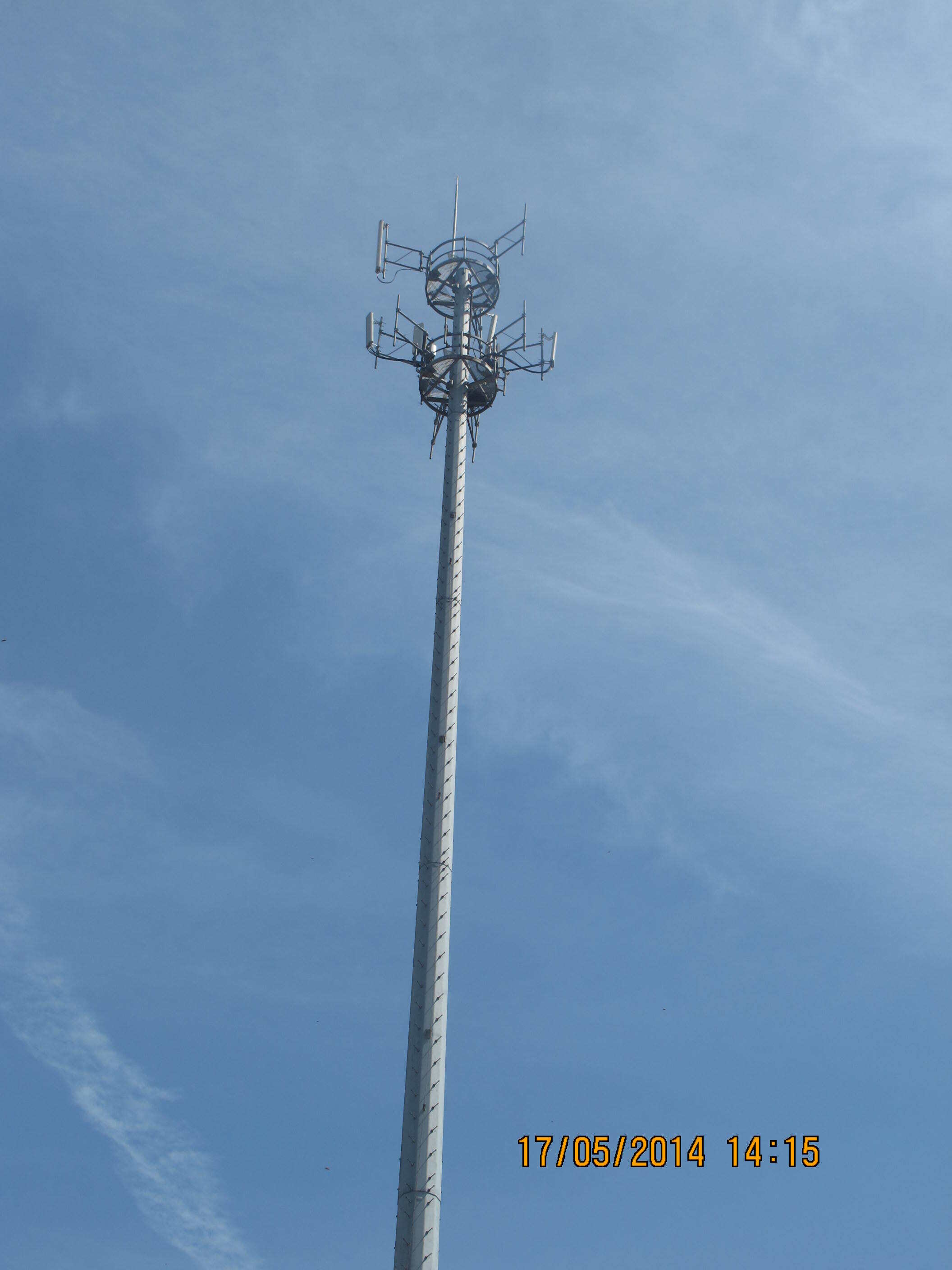 Dettagli della torre unipolare di comunicazione