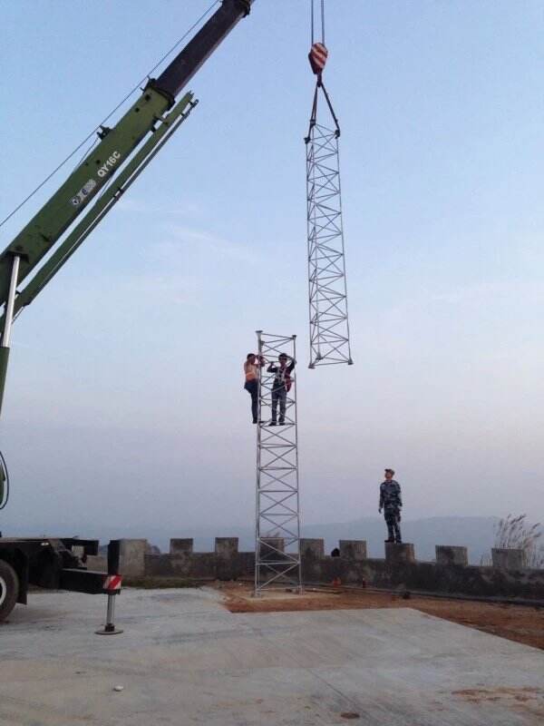 ʻO ka hale hana hale kūʻai kelepona ʻo Guyed Wire Tower