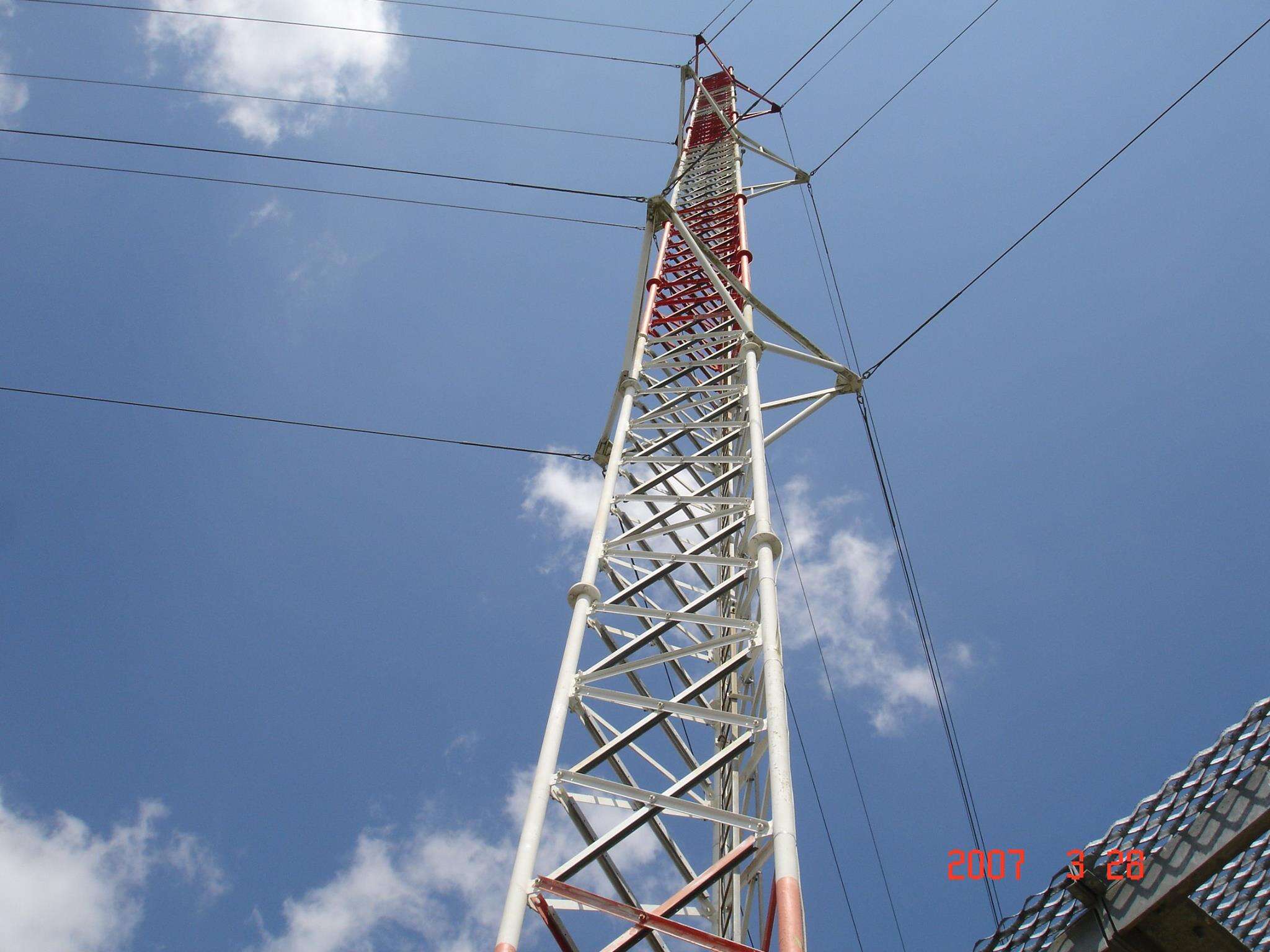 Mobil telekommunikatsiya Guyed Wire Tower tafsilotlari