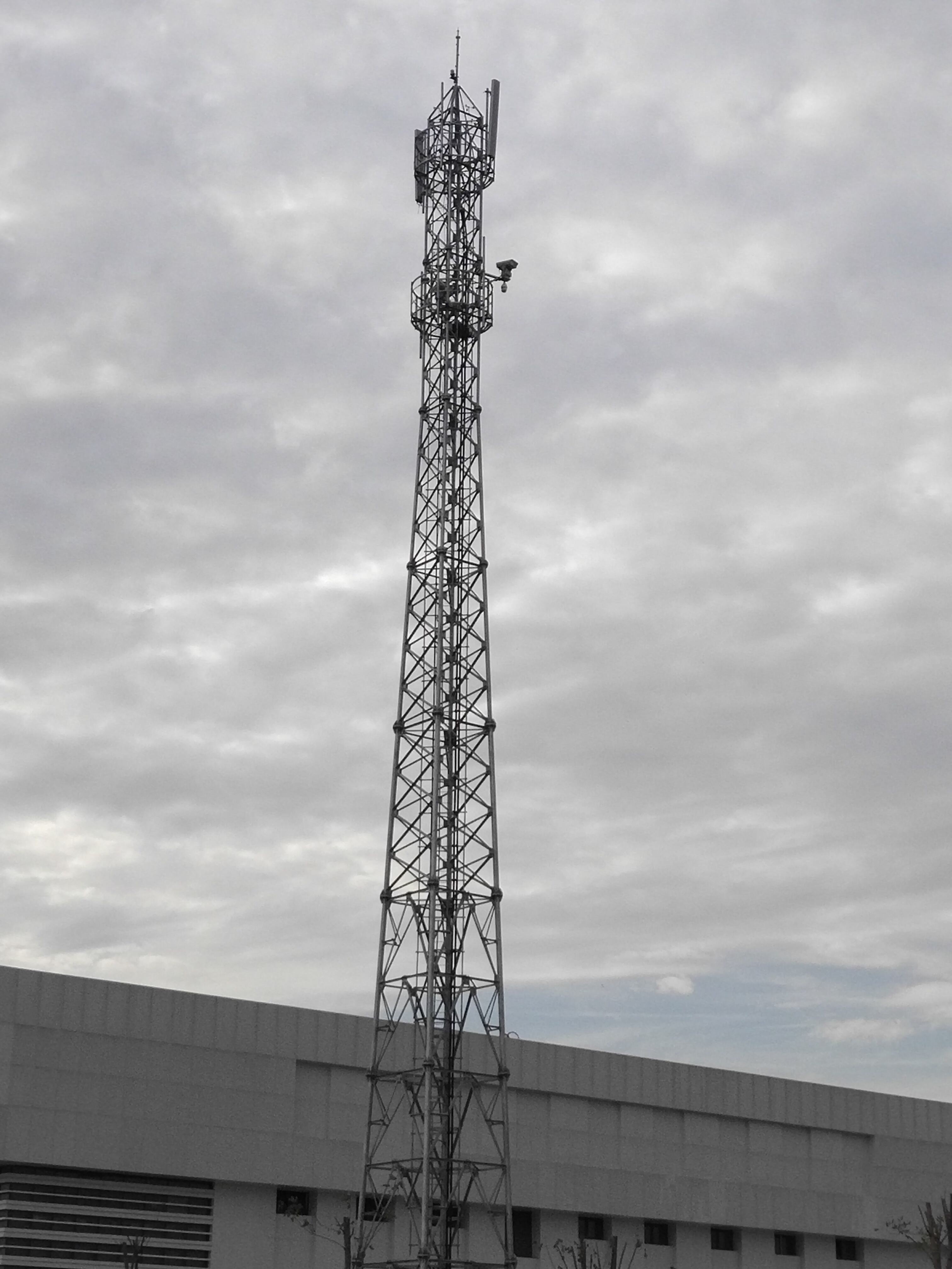 Dettagli della torre d'acciaio delle telecomunicazioni