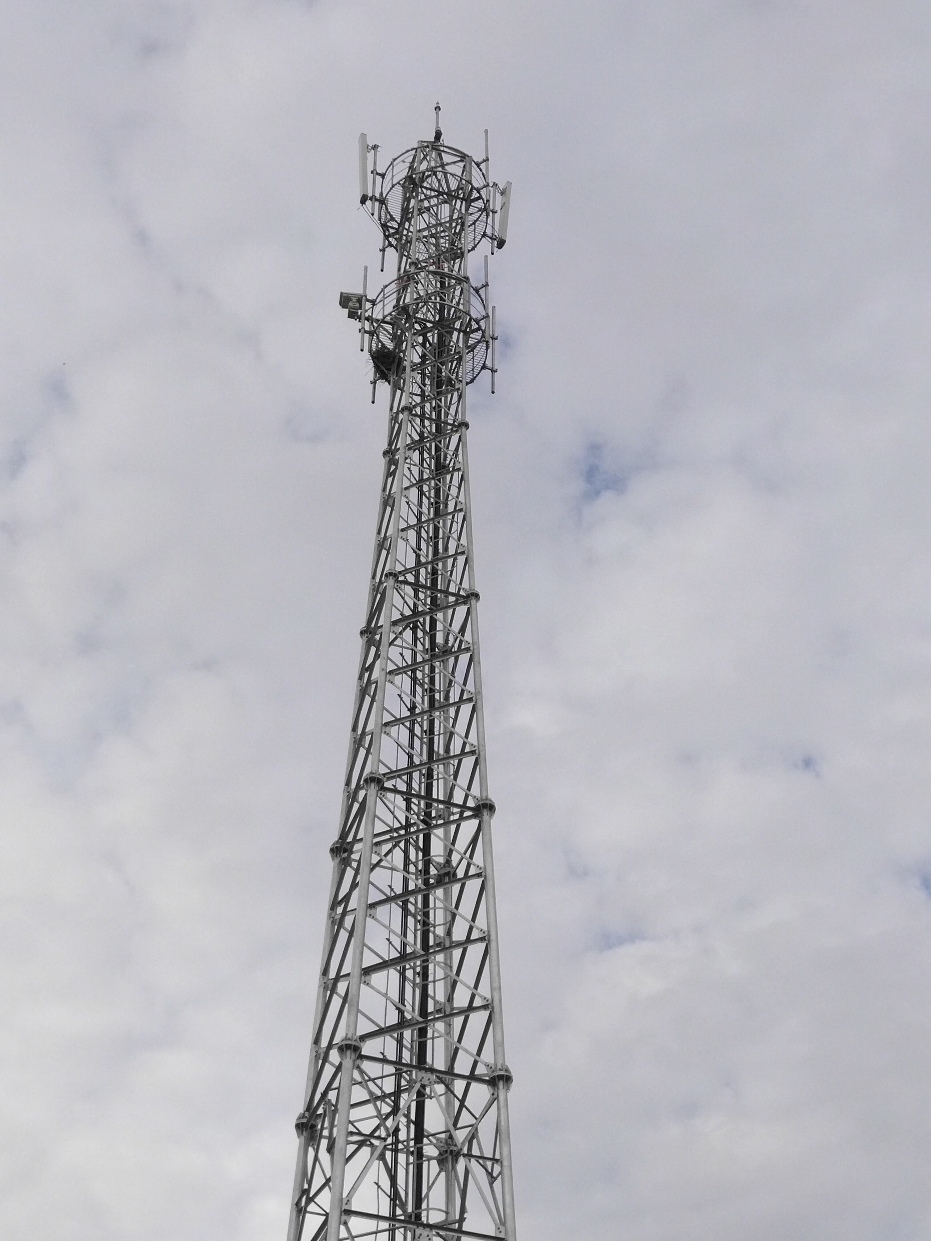 مصنع برج الاتصالات الصلب