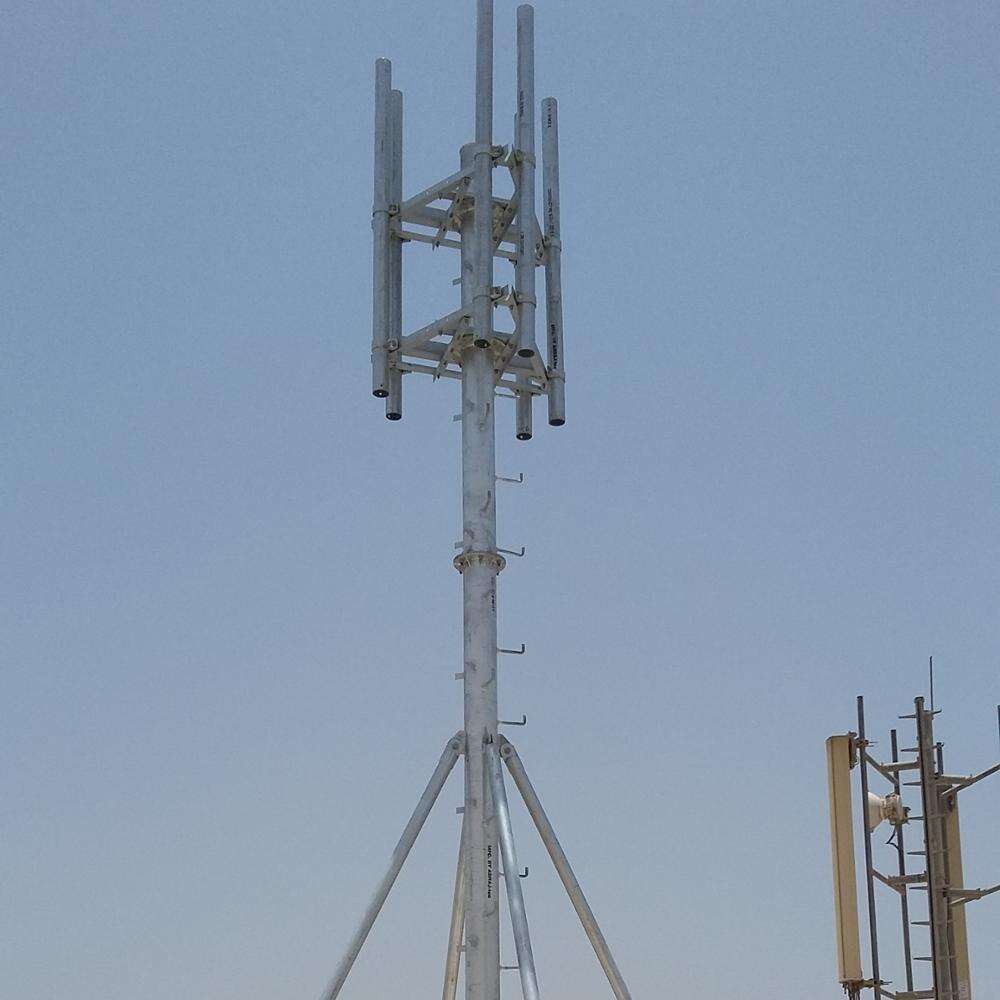 Herstellung eines 21 m langen Telekommunikations-Winkeldachturms