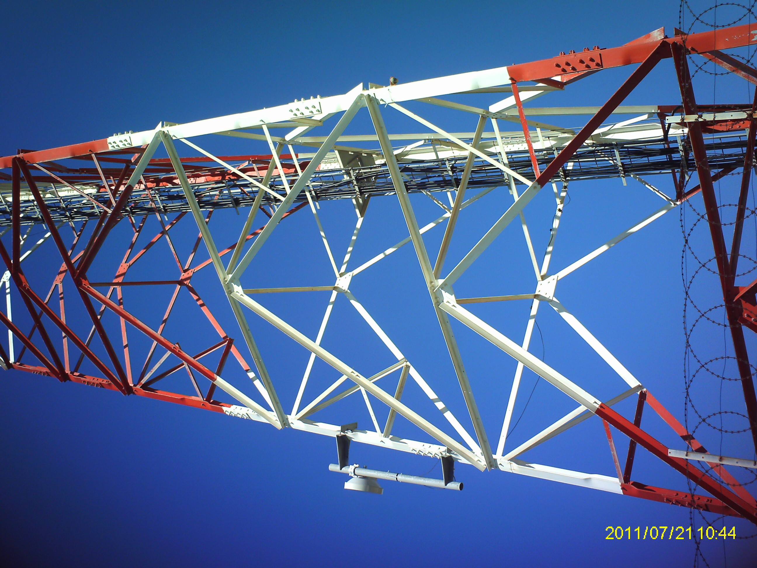 Fabricação de torre angular de transmissão de energia