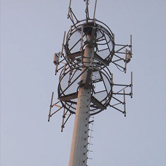 Turnul de comunicații pe acoperiș Monopole