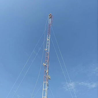 Torre di cavi tirati per telecomunicazioni mobili