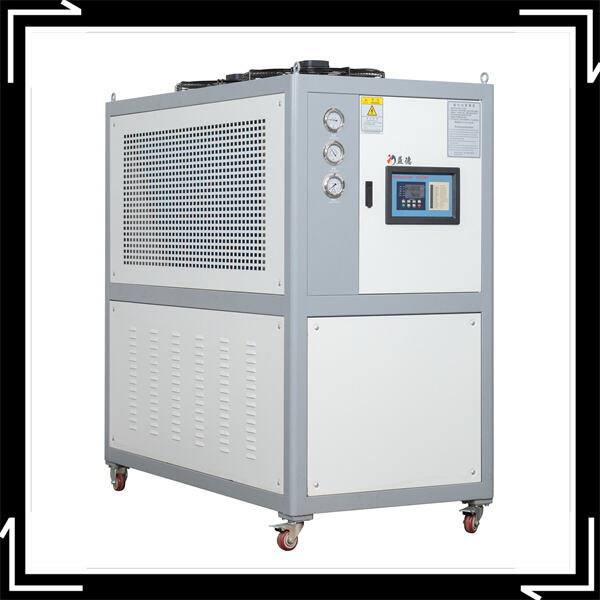 Compact design with built-in chiller and pump