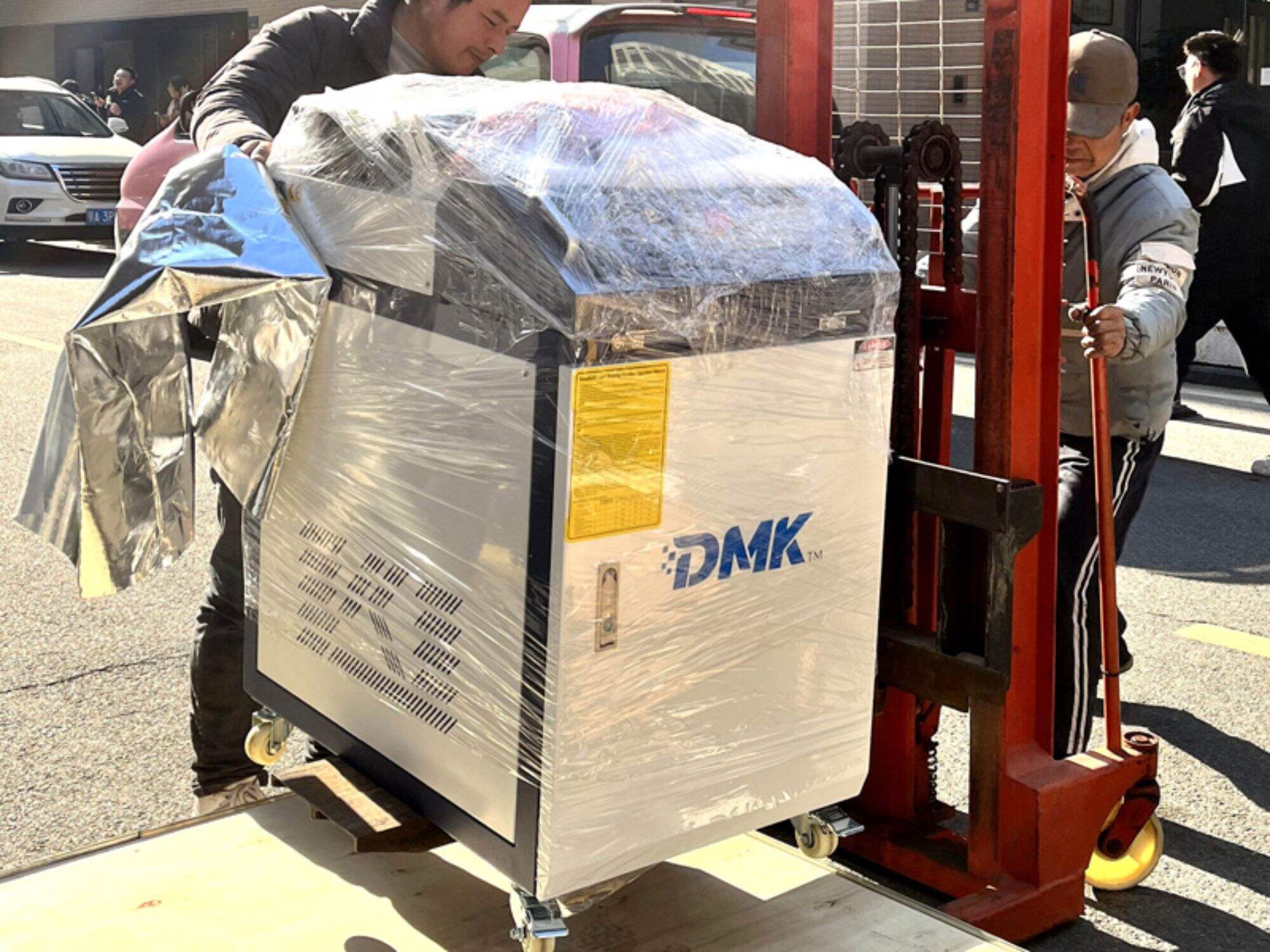 Las máquinas de soldadura láser DMK se envían a Europa
