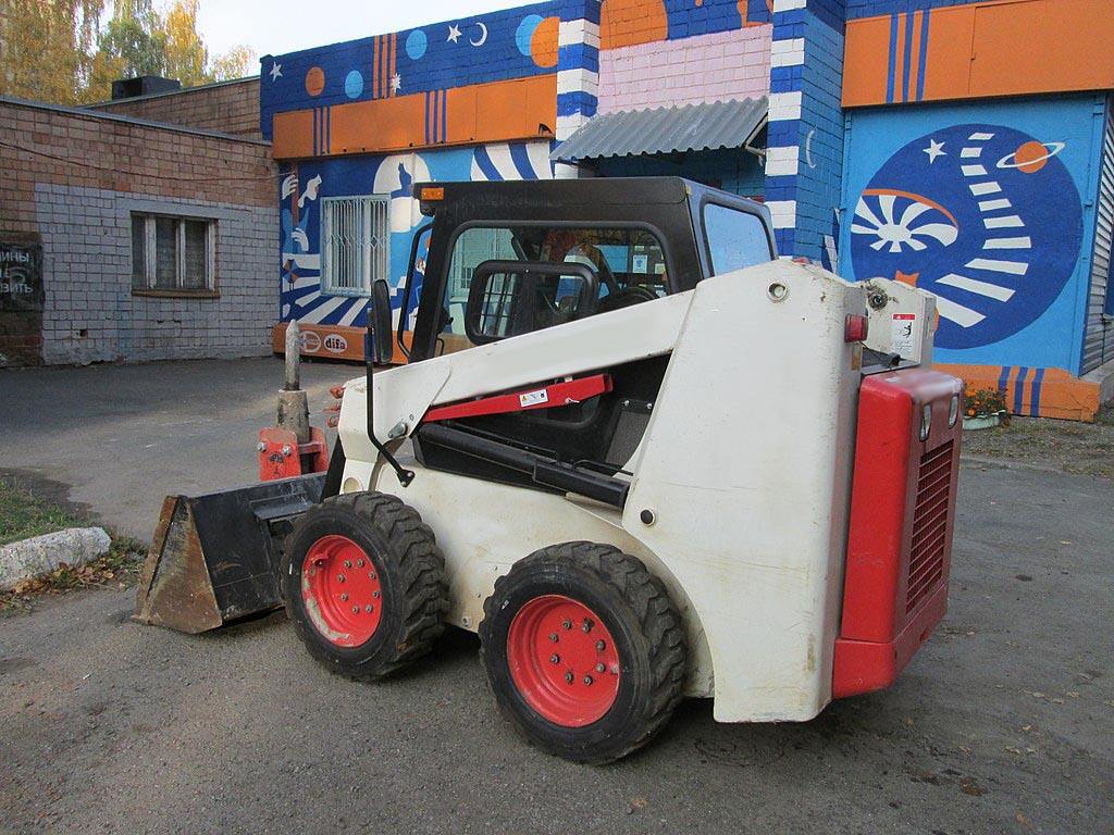 China Hot Sale 2.7 ton Mini Skid Steer Loader CDM307 supplier