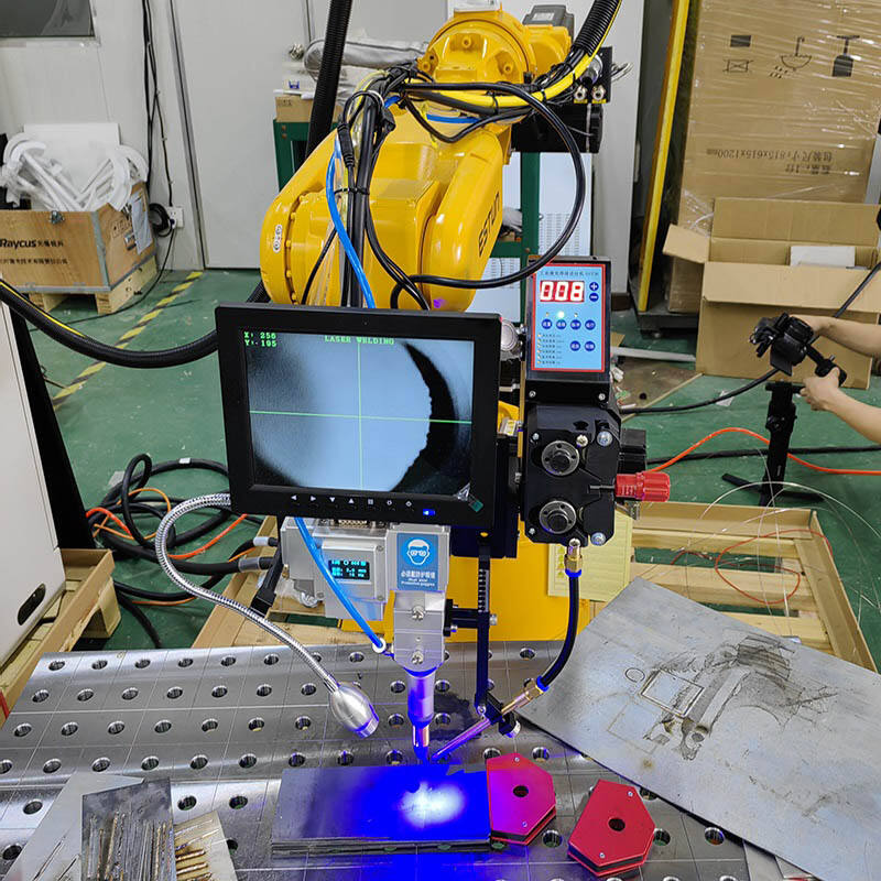 Saldatrice laser robotica