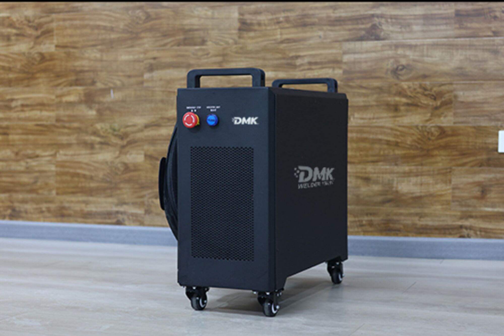 DMK mini hava soğutmalı lazer kaynak makinesi kurulumu DMK mini hava soğutmalı lazer kaynak makinesi kurulum eğitimi