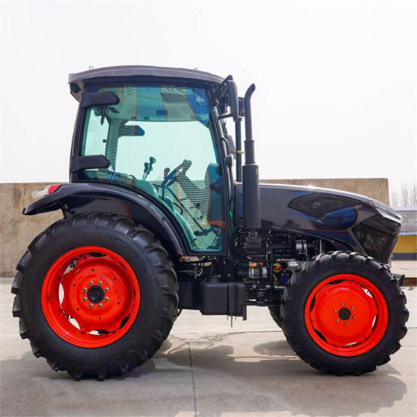 Manevrabilitate și precizie cu un mini tractor 4x4