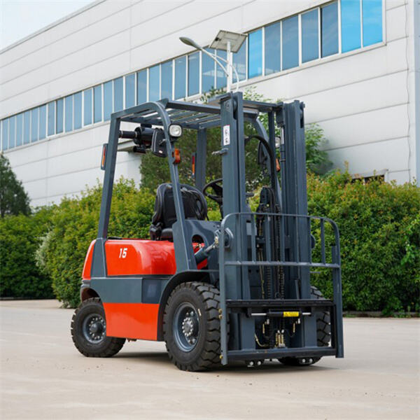 Mastering the art of safe forklift operation in a warehouse setting