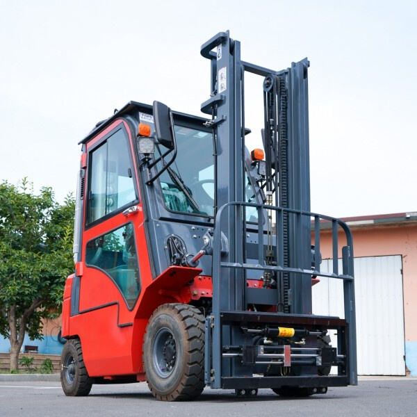 The Versatility of Compact Forklifts