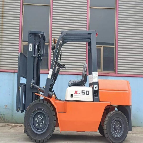 How electric forklifts are improving efficiency in warehouse settings