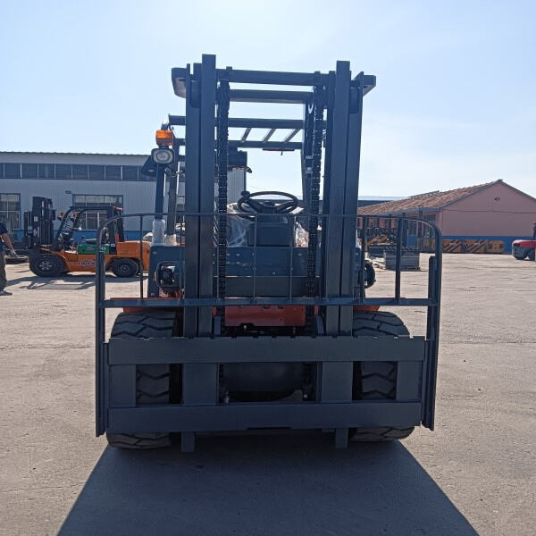 Choosing the Right Attachments for Your 5 Ton Forklif
