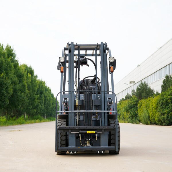 The Benefits of a Reach Truck Forklif