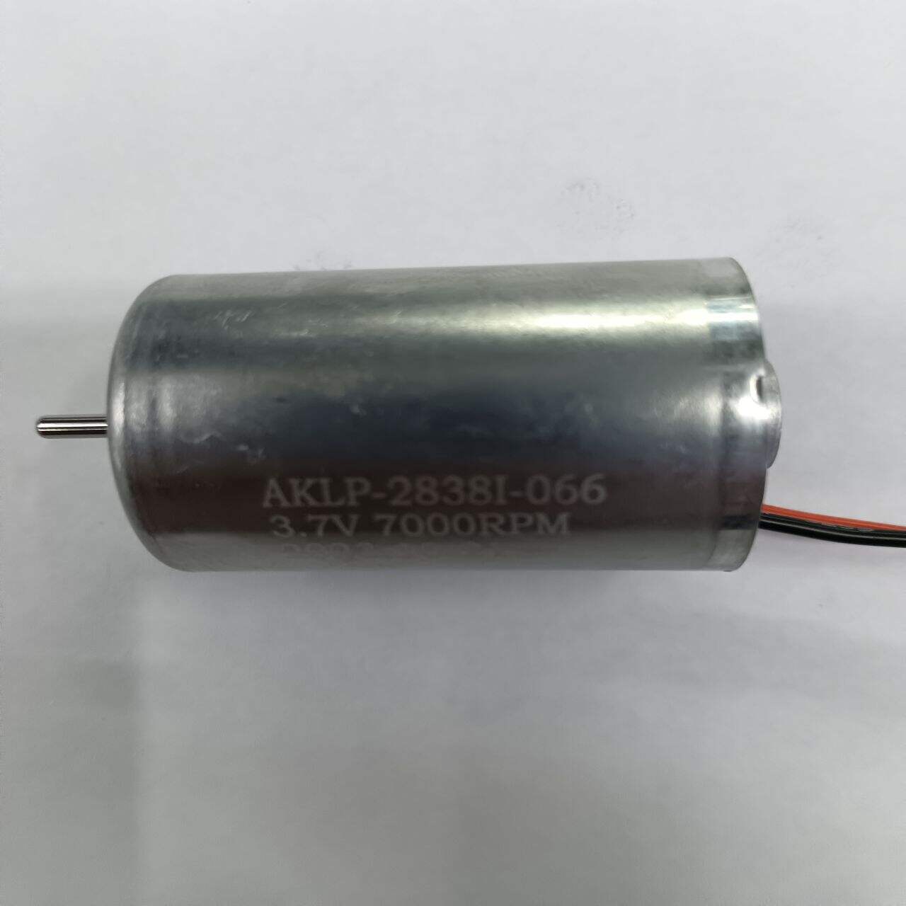 Get longer usage time with a brushless motor-powered hair clipper.