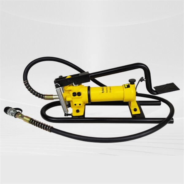 The Versatility of the Hydraulic Hand Pump 700 Bar