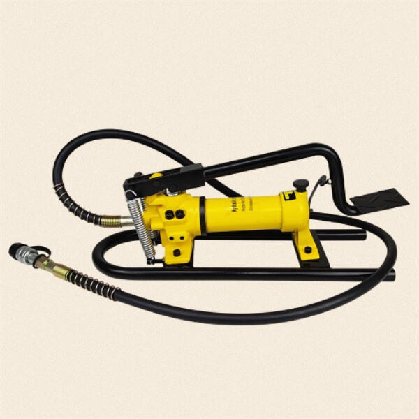 Take this handy pump anywhere you need it for quick and convenient hydraulic applications.