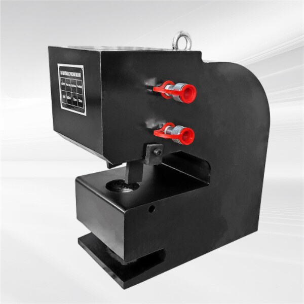 Leve suas capacidades de fabricação em metal a qualquer lugar com uma punção hidráulica portátil