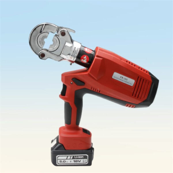 Finalizați lucrarea mai repede cu uneltea noastră comodă pentru crimping cabluri, alimentată pe baterii