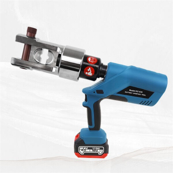 Точность и мобильность с обжимным инструментом с батарейным приводом