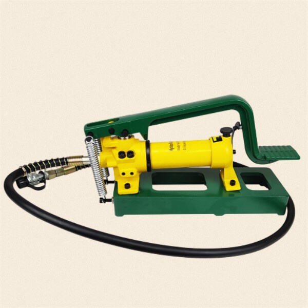 How to Properly Operate a Hand Operated Hydraulic Pump