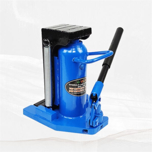 Med sitt hydraulsystem erbjuder denna tåvinsch exakt kontroll över att lyfta och sänka tunga föremål.