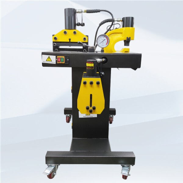 Universalus įrankis tiksliam magistralių lenkimui