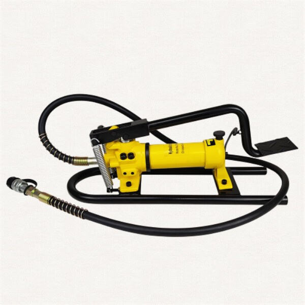 The benefits of using a hydraulic hand pump with gauge for testing and monitoring hydraulic systems.