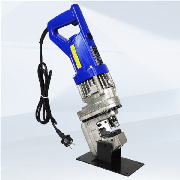 Les avantages de l'utilisation des perforatrices hydrauliques pour presses