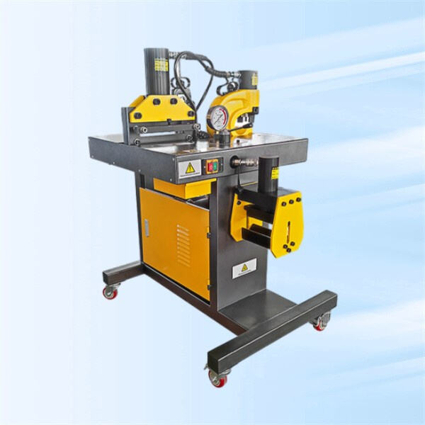 Korzyści z zastosowania technologii hydraulicznej do gięcia szyn zbiorczych w projektach budowlanych.