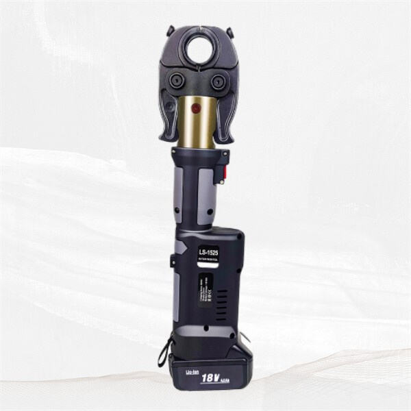 Надстройте инструментите си за водопровод с електрически инструмент за притискане на PEX фитинги