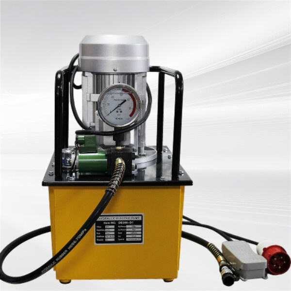 Kracht en precisie in een compacte draagbare hydraulische pomp